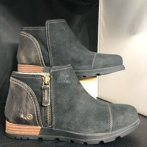 Sorel Charcoal Ankle Boots with Tan Details
